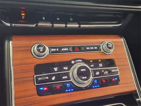 Certified 2023 Lincoln Aviator Reserve w/ Equipment Group 201A image 22