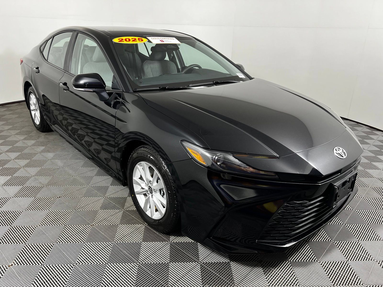 Certified 2025 Toyota Camry LE FWD image 3