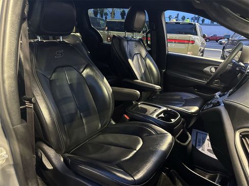 Used 2022 Chrysler Pacifica Touring-L w/ S Appearance Package image 27