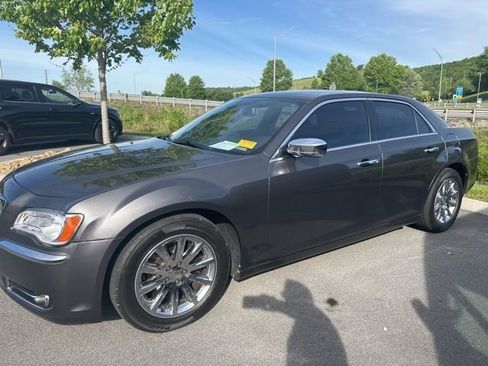Used 2013 Chrysler 300 C RWD image 29