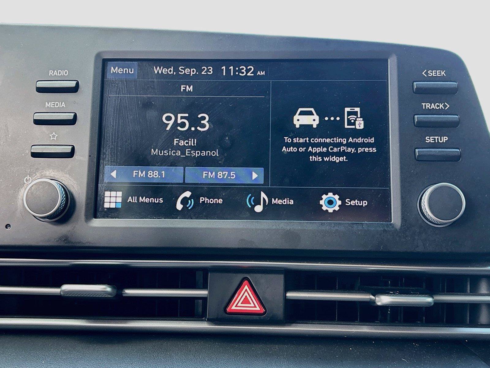 Used 2025 Hyundai Elantra SE FWD image 14