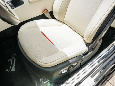 Used 2019 Rolls-Royce Dawn RWD image 28