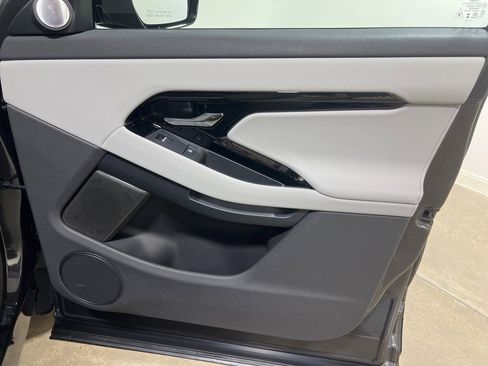 Used 2025 Land Rover Range Rover Evoque Dynamic SE image 23