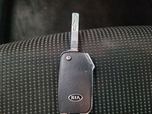 Used 2020 Kia Forte LXS FWD image 32