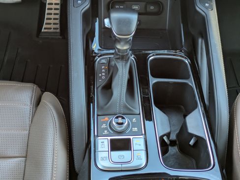 Used 2022 Kia Telluride SX w/ SX Prestige Package image 21