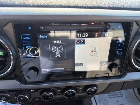 Used 2017 Toyota Tacoma TRD Off-Road w/ Premium & Technology Package image 20