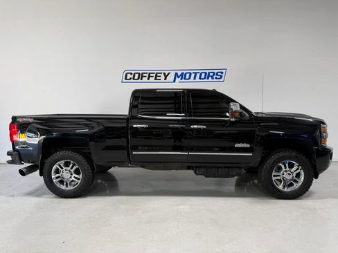 Used 2017 Chevrolet Silverado 2500 High Country w/ Duramax Plus Package AWD/4WD image 7
