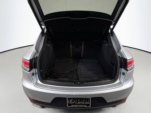 Used 2020 Porsche Macan image 26