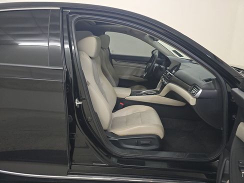 Used 2018 Honda Accord Touring image 8