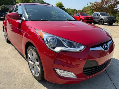 Used 2017 Hyundai Veloster FWD image 7