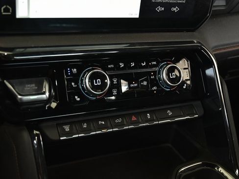 Used 2024 GMC Sierra 2500 AT4 image 43