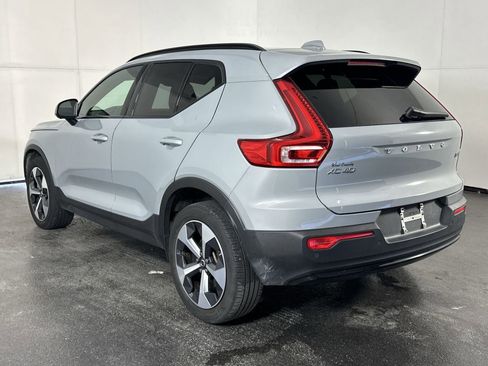 Used 2024 Volvo XC40 B5 Plus image 9