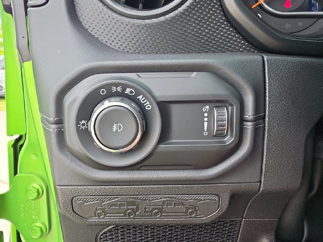 Used 2025 Jeep Wrangler Unlimited Rubicon 392 AWD/4WD image 22