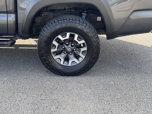 Used 2022 Toyota Tacoma TRD Off-Road image 12