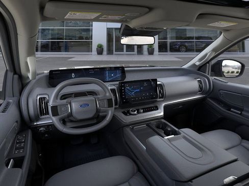 New 2026 Ford Expedition Active image 9