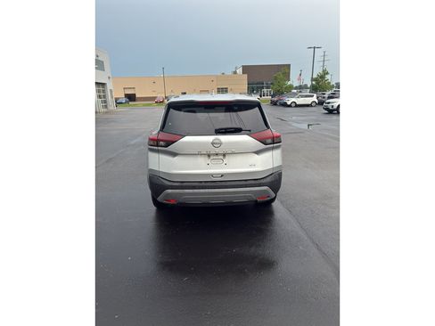 Used 2023 Nissan Rogue SV FWD image 6