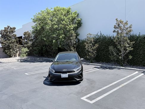 Used 2022 Kia Forte LXS FWD image 2