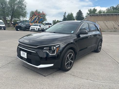 Used 2023 Kia Niro EX FWD image 4