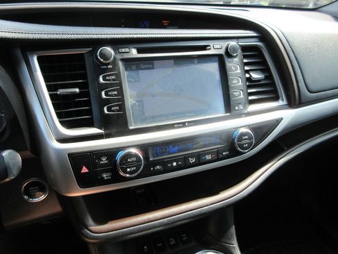 Used 2015 Toyota Highlander XLE AWD/4WD image 30