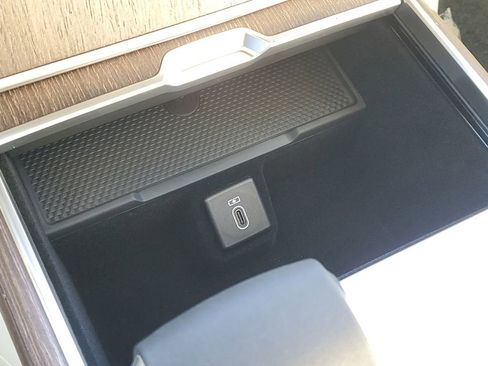 New 2026 Land Rover Range Rover Long Wheelbase SE image 22