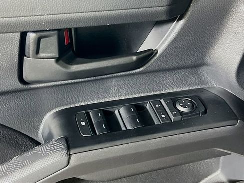 Certified 2025 Toyota Tacoma SR5 AWD/4WD image 17