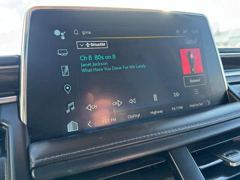 Used 2022 Chevrolet Suburban LT w/ Luxury Package image 22