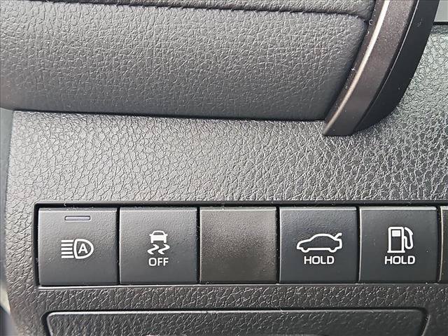 Used 2021 Toyota Camry SE w/ Convenience Package FWD image 9