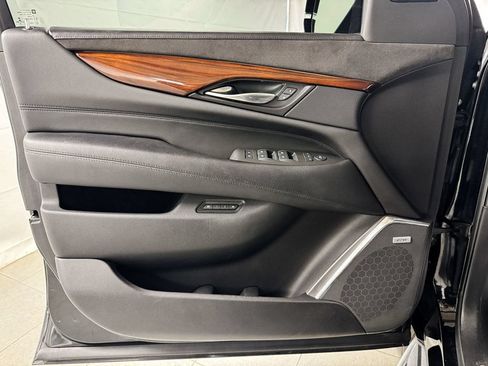 Used 2017 Cadillac Escalade Luxury AWD/4WD image 14