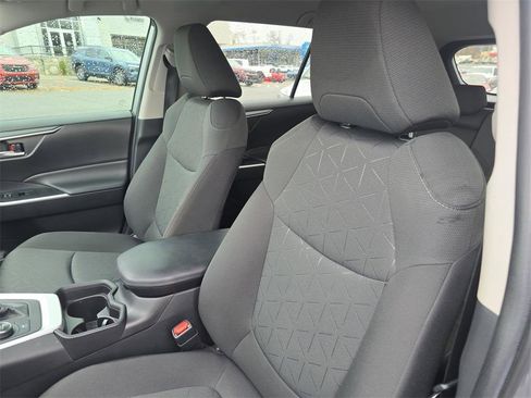 Used 2021 Toyota RAV4 XLE image 21