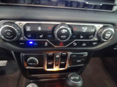 Certified 2025 Jeep Wrangler Sahara 4xe w/ Safety Group image 11