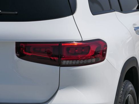 Used 2021 Mercedes-Benz GLB 250 image 4