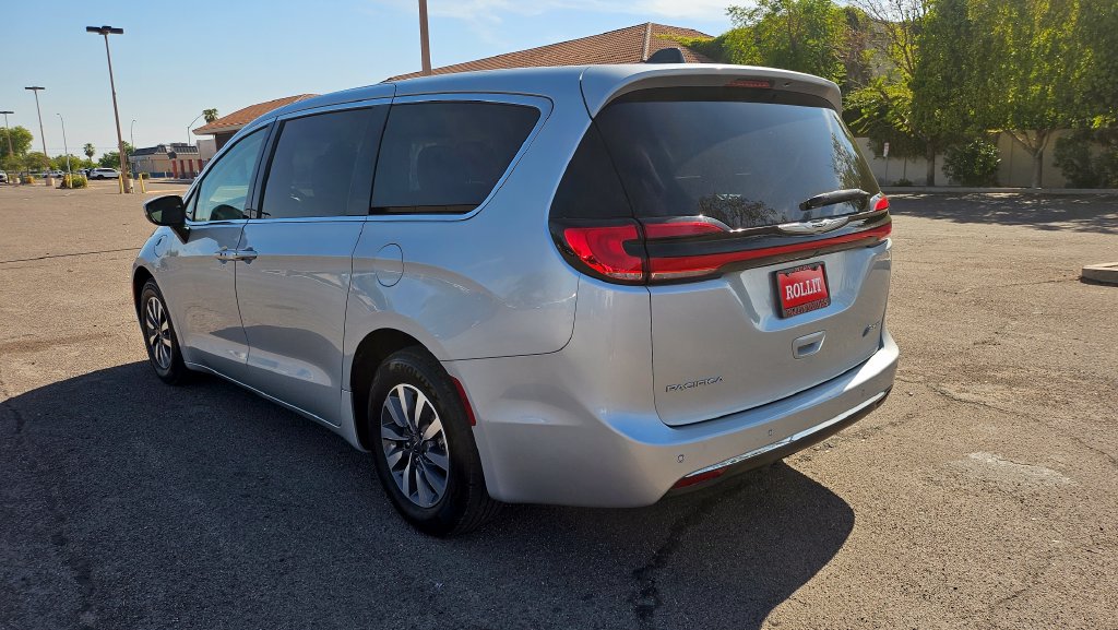Used 2023 Chrysler Pacifica Touring-L FWD image 8