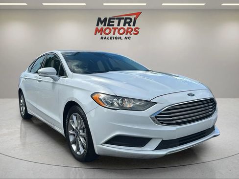 Used 2017 Ford Fusion SE image 5