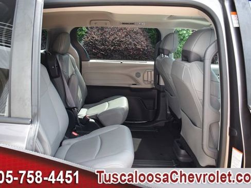 Used 2023 Toyota Sienna XLE FWD image 26