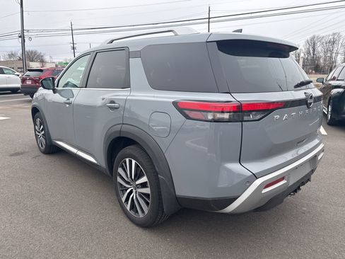 Used 2022 Nissan Pathfinder Platinum w/ Cargo Package image 8