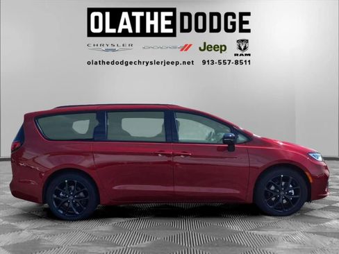 New 2026 Chrysler Pacifica Limited w/ S Appearance Package image 27