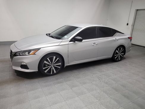 Used 2022 Nissan Altima 2.5 SR FWD image 2