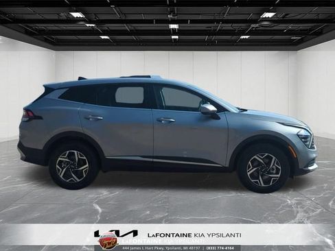 Used 2025 Kia Sportage LX AWD/4WD image 9