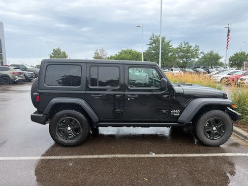 Used 2018 Jeep Wrangler Unlimited Sport S AWD/4WD image 3