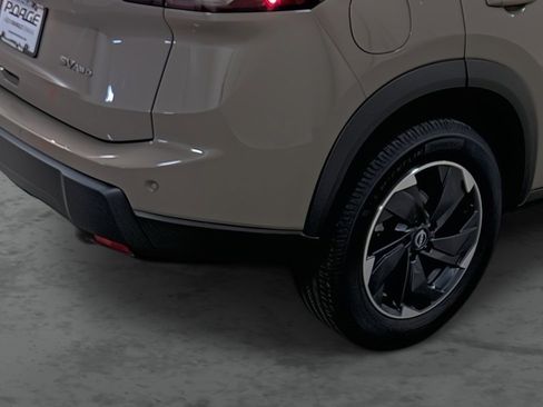 Used 2024 Nissan Rogue SV AWD/4WD image 12