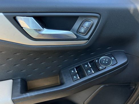 Used 2020 Ford Escape SE Sport image 18