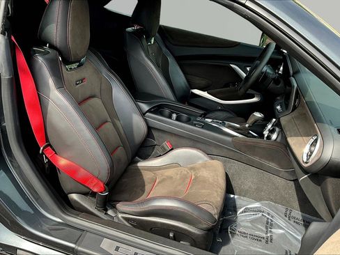 Used 2018 Chevrolet Camaro ZL1 image 26