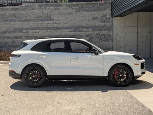 Certified 2026 Porsche Cayenne S AWD/4WD image 8