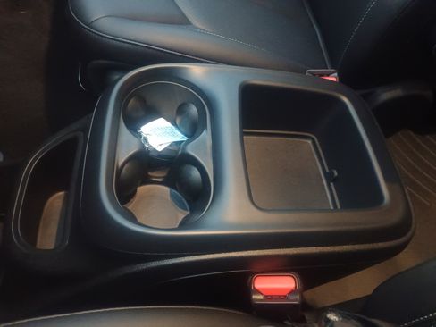 Used 2025 Chrysler Pacifica Select image 31