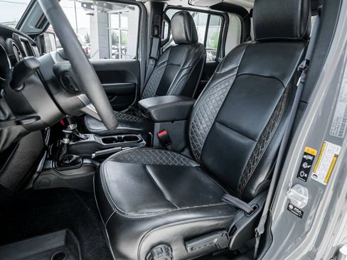 Used 2023 Jeep Gladiator Overland AWD/4WD image 18
