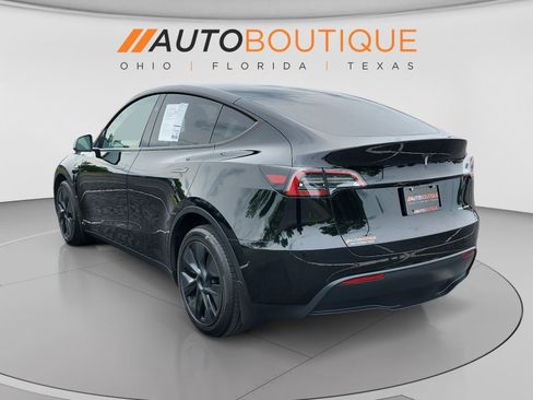 Used 2024 Tesla Model Y Long Range AWD/4WD image 3