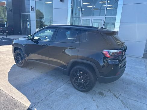 Used 2022 Jeep Compass Latitude w/ Convenience Group AWD/4WD image 39