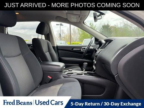 Used 2019 Nissan Pathfinder SV AWD/4WD image 16