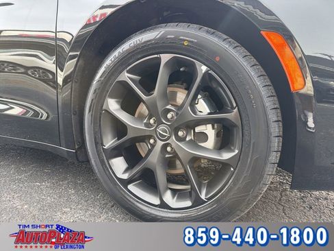 Used 2025 Chrysler Pacifica Limited FWD image 41