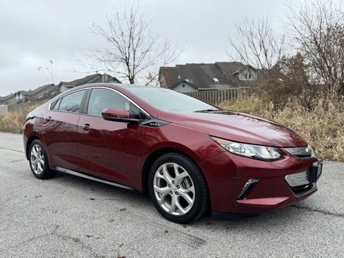 Used 2017 Chevrolet Volt Premier w/ Driver Confidence Package image 4